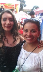 Valentina y Pilar, madre e hija disfrutando juntas la cultura fusagasugueña.